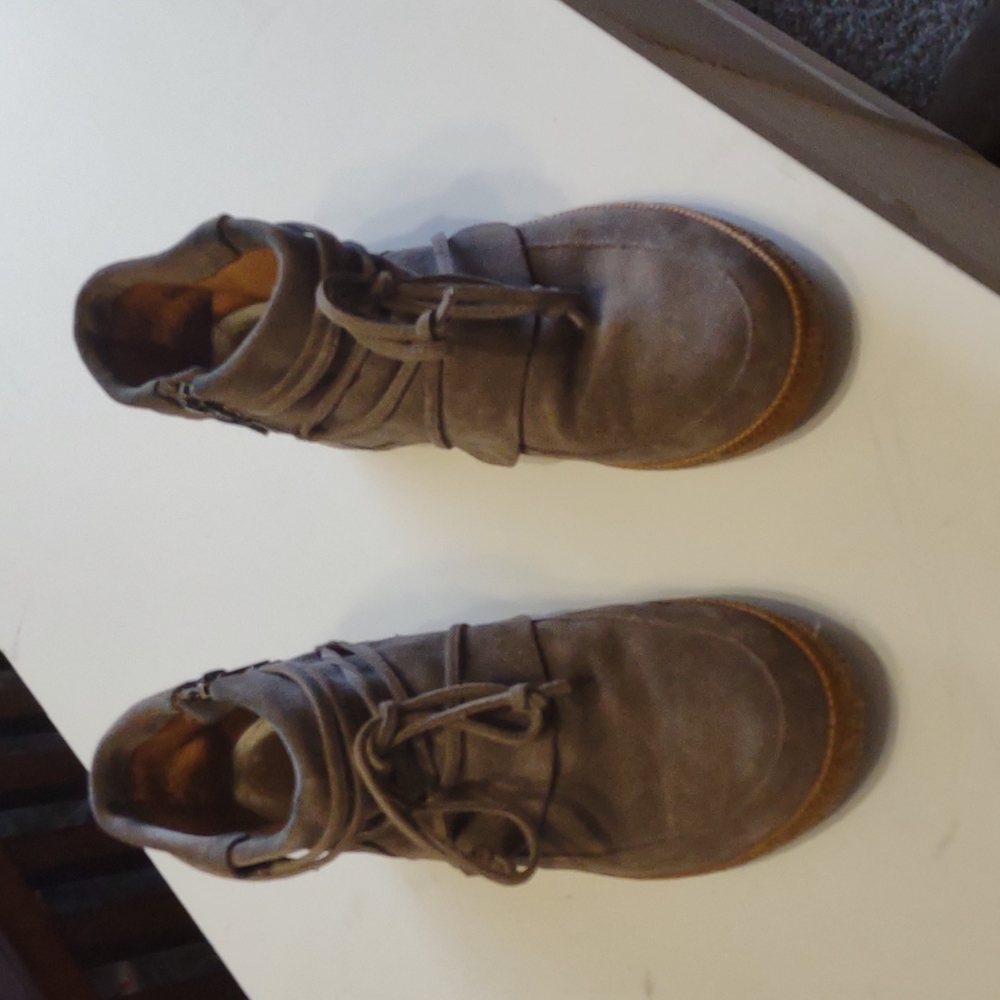 Ugg ankle boots, size 9, GREAT CONDITION, brownish gray